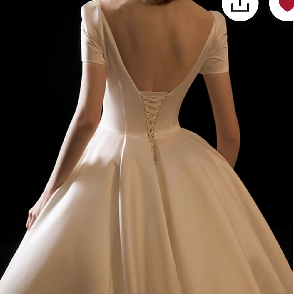 Satin bridal wedding dress new/never worn - Picture 4 of 4
